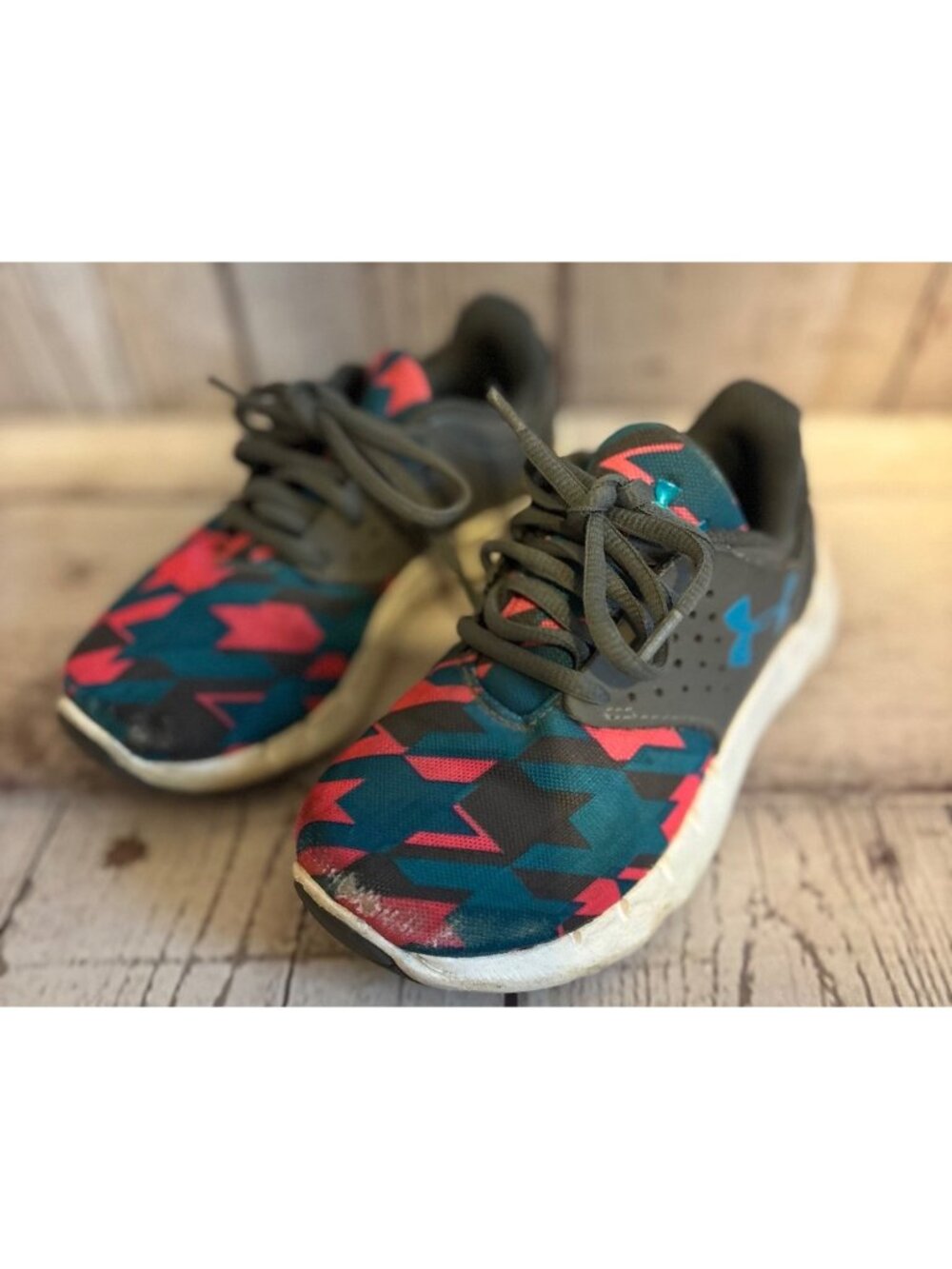 Under Armour Synthetic Athletic Sneakers Colorful Design Youth Size 11